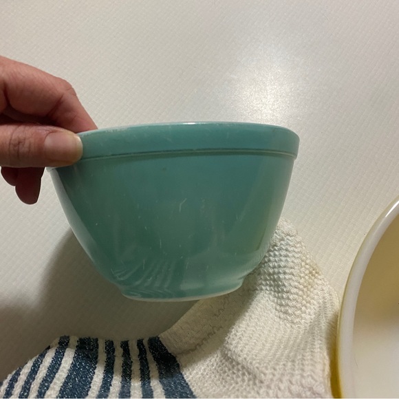 Vintage Pyrex 3-Bowl Set - Picture 5 of 8